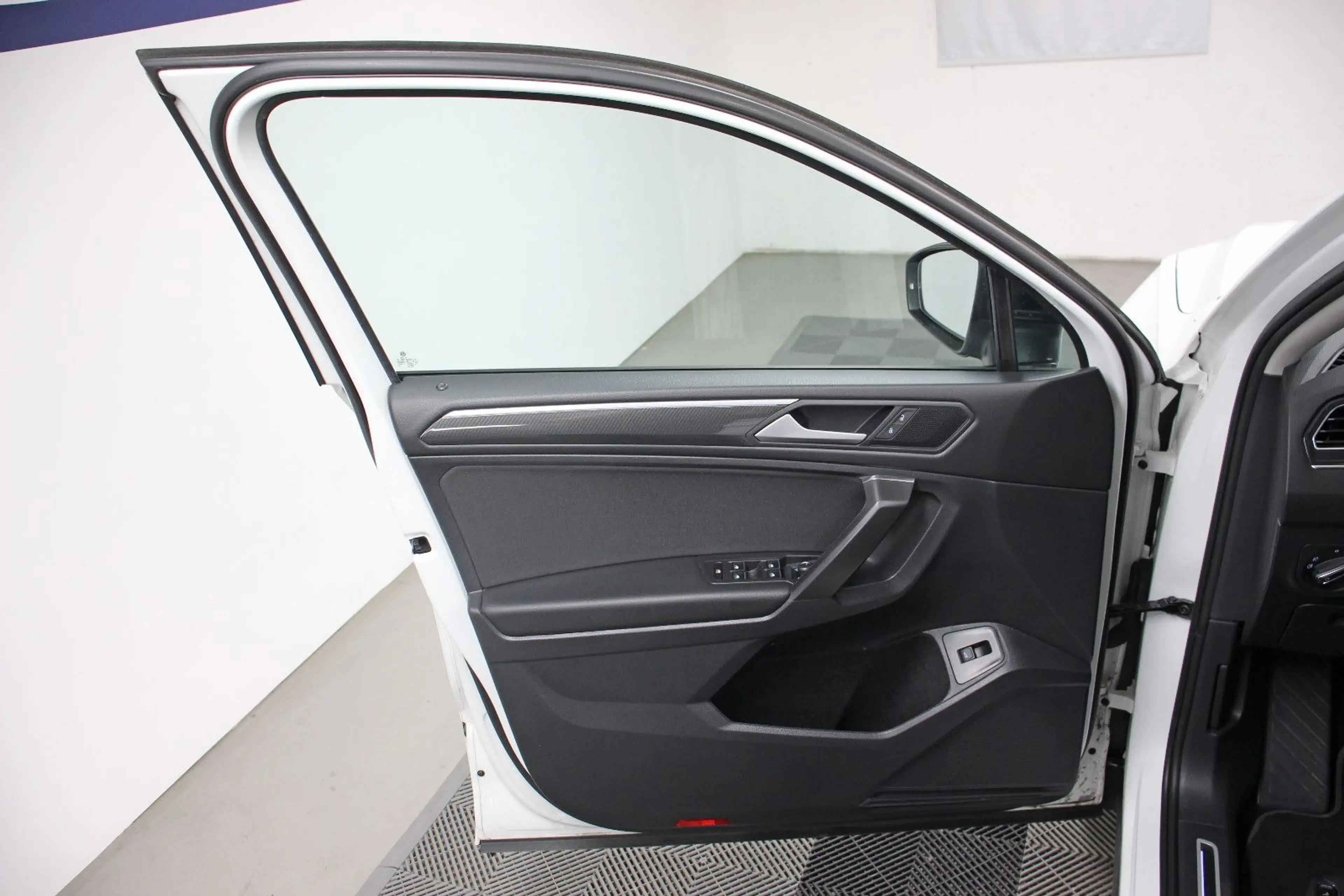 Volkswagen Tiguan Allspace Tiguan Allsp. 2.0 TDI DSG 4M. R-line *AHK/VOLL** — photo 9