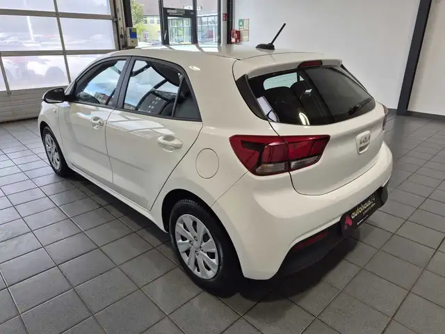 Kia Rio view 4