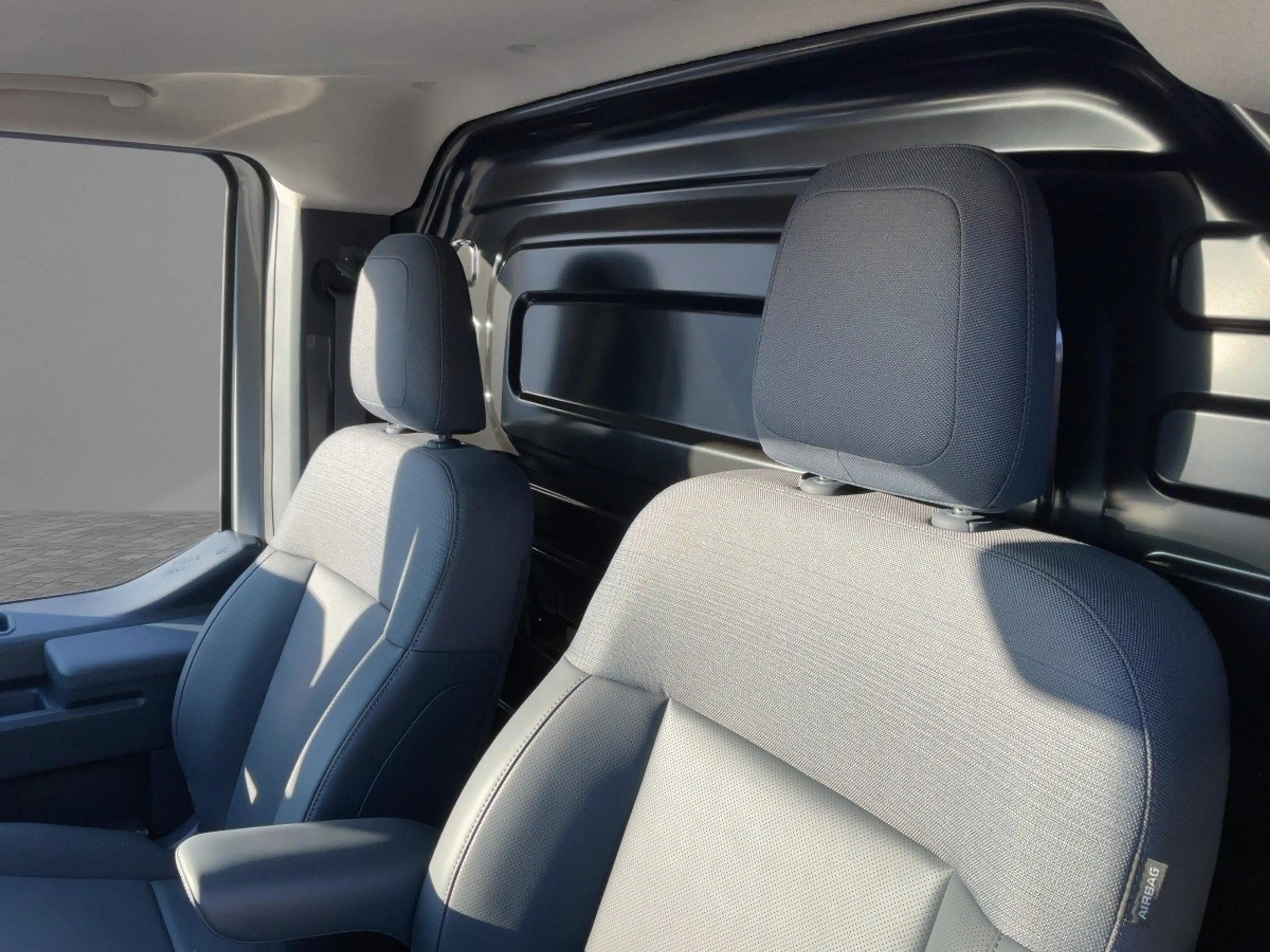 Kia PV5 Cargo L2H1 4T ELITE 71.2WP CT LM AW 360-CAM — photo 12