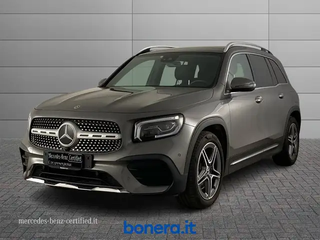 Mercedes-Benz GLB 220