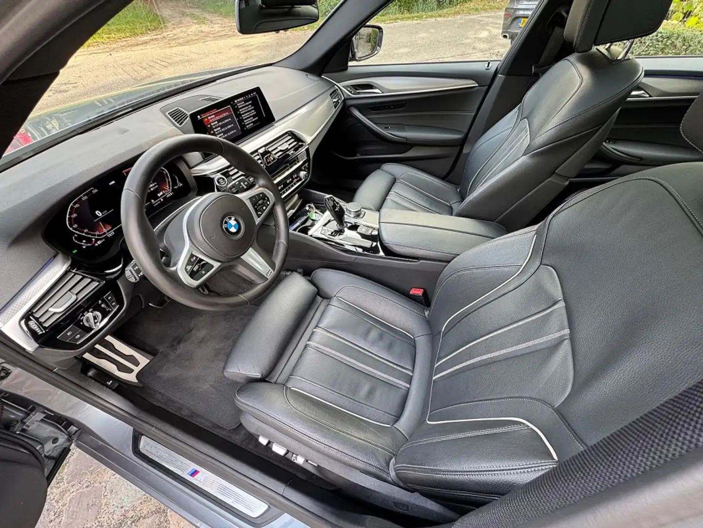 BMW 530 i Touring autom High Exe Ed M-pakket digidash,pano Gris - 2