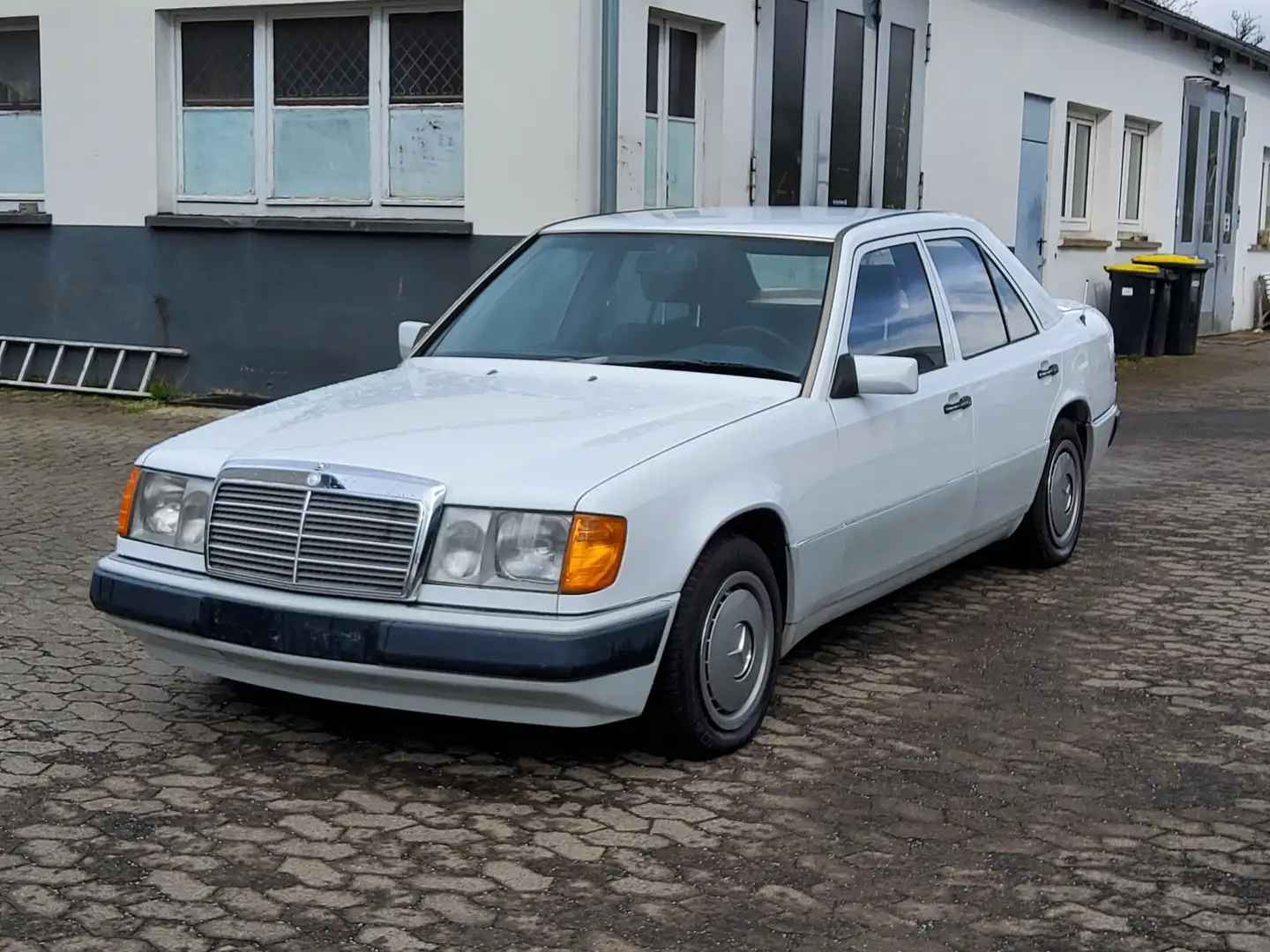 Mercedes-Benz E 200 124*AUTOMATIK*ABS* White - 1