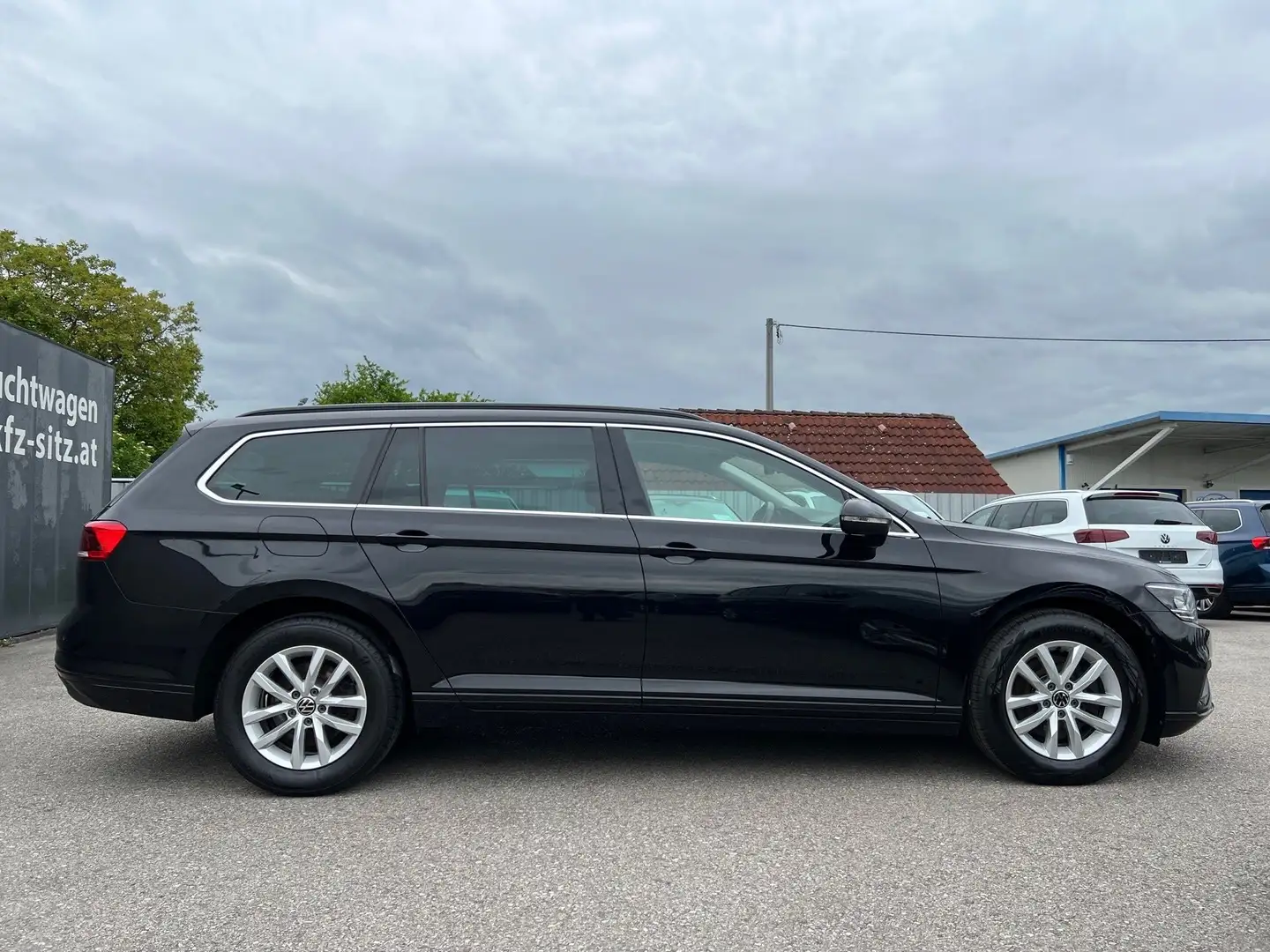 Volkswagen Passat Variant Business 2,0 TDI DSG | PANORAMA Schwarz - 2