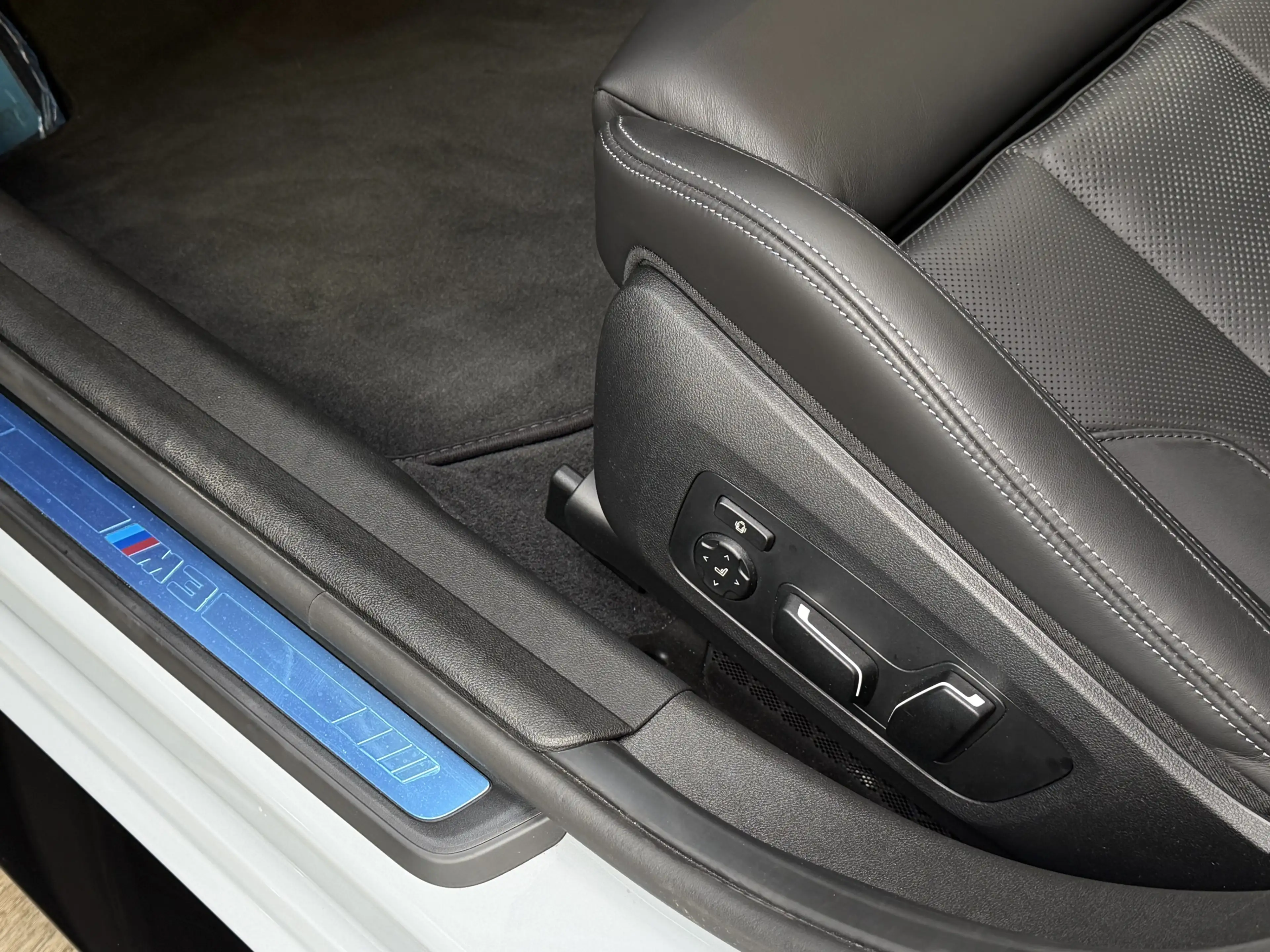 BMW M3 xDrive To. Comp. Sitzlüftung ACC 360° Carbon — photo 13