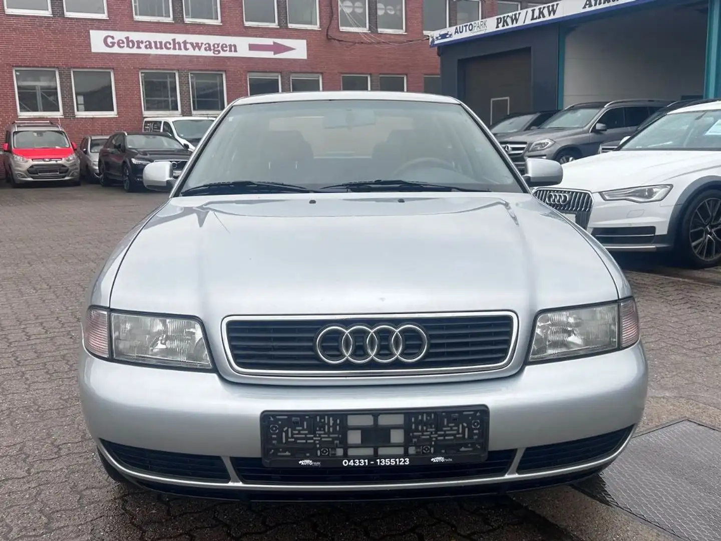 Audi A4 1.6 Limousine *AHK / Navi* Silber - 2