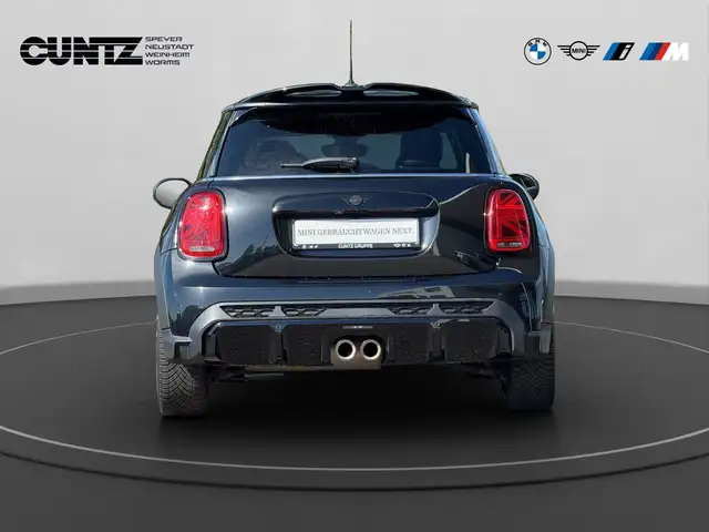 Mini Hatch view 6
