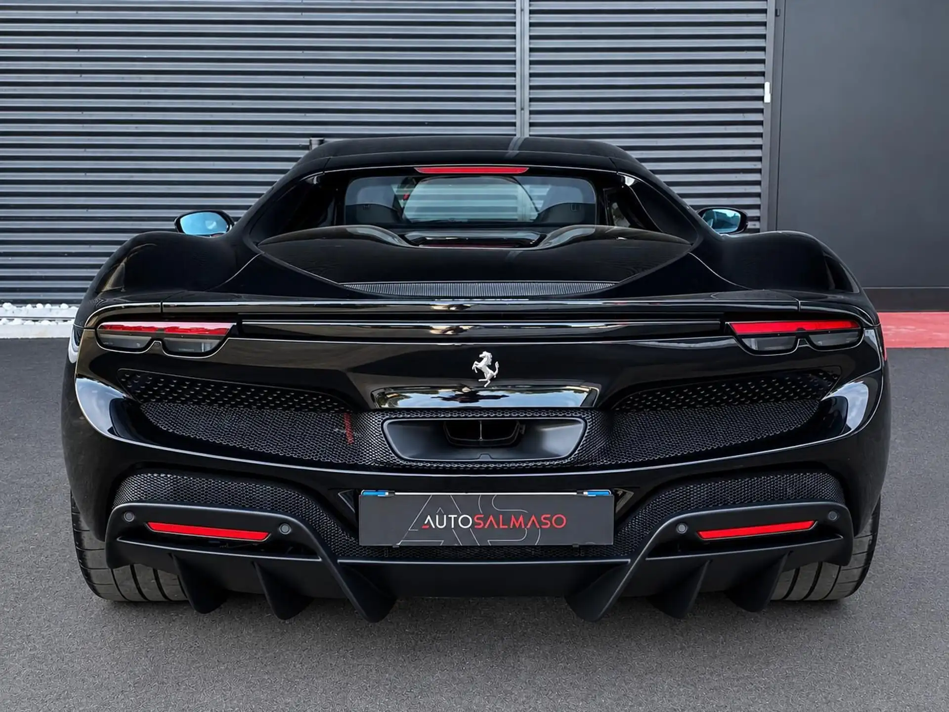 페라리 296 3.0 V6 Plug-in Hybrid 2023 검정 사진 5