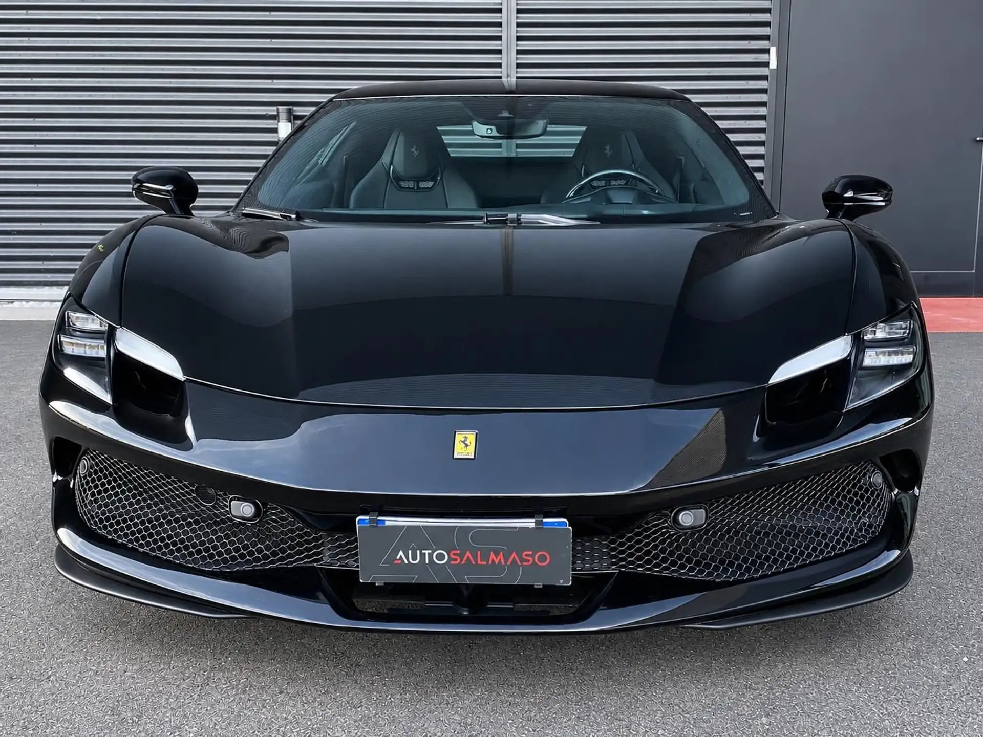 페라리 296 3.0 V6 Plug-in Hybrid 2023 검정 사진 2