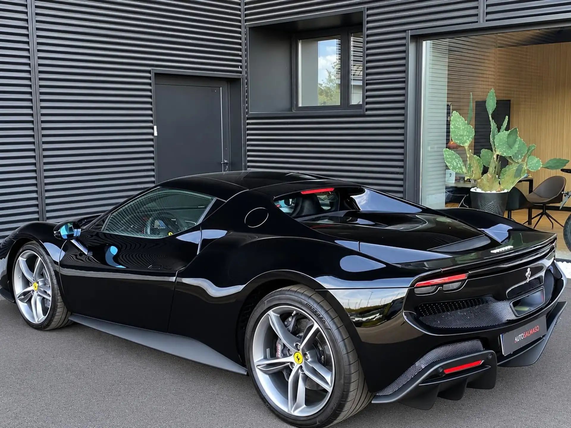 페라리 296 3.0 V6 Plug-in Hybrid 2023 검정 사진 6