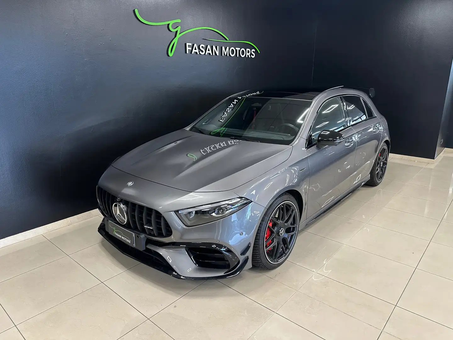 Mercedes-Benz A 45 AMG A AMG 45 S Premium Plus 4matic+ auto AERO KIT Šedá - 1