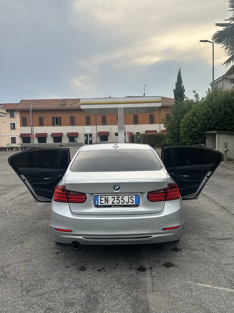 BMW 318 318d Luxury - 2