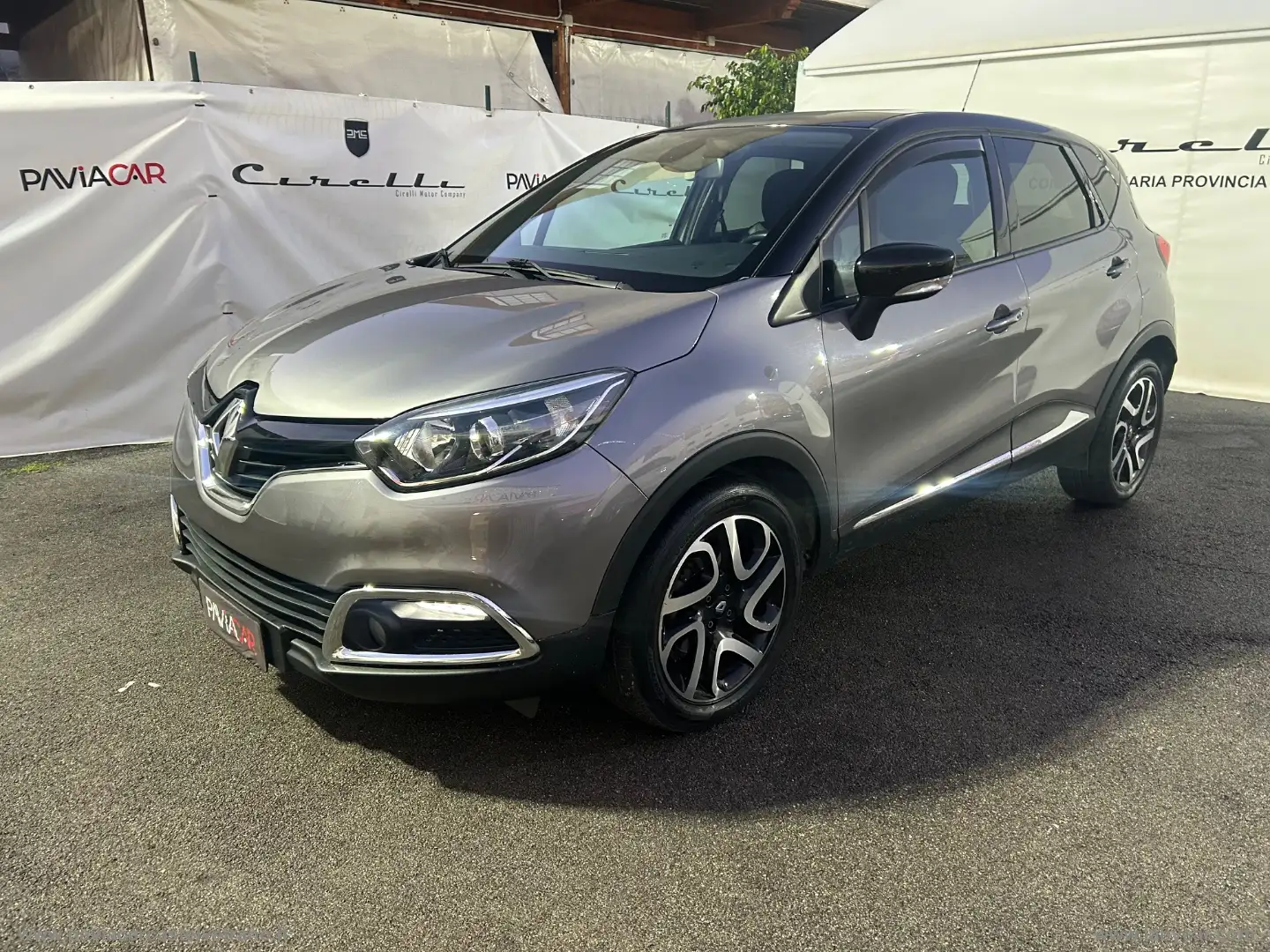 Renault Captur dCi 8V 90 CV S&S Energy Iconic Grau - 2