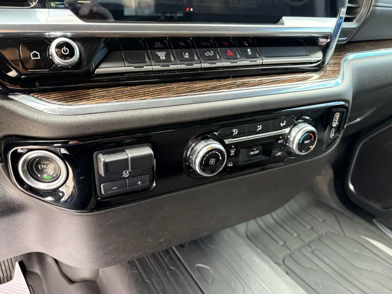 GMC Sierra 3500 снимка GMC Sierra 3500
