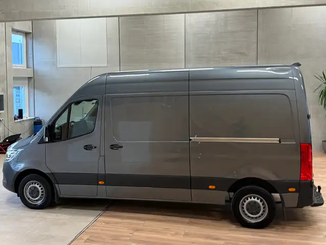 Mercedes-Benz Sprinter view 11