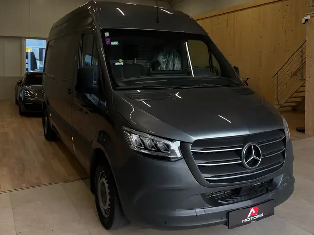 Mercedes-Benz Sprinter view 10