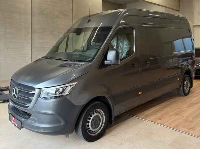 Mercedes-Benz Sprinter view 7