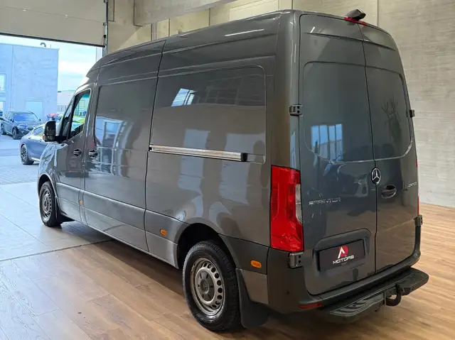 Mercedes-Benz Sprinter view 9