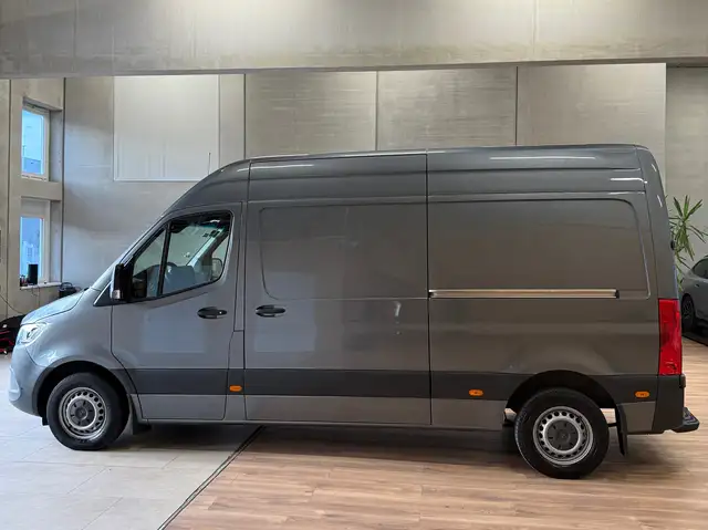 Mercedes-Benz Sprinter view 5