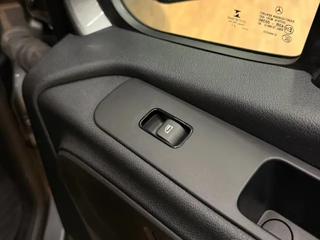 Mercedes-Benz Sprinter view 15