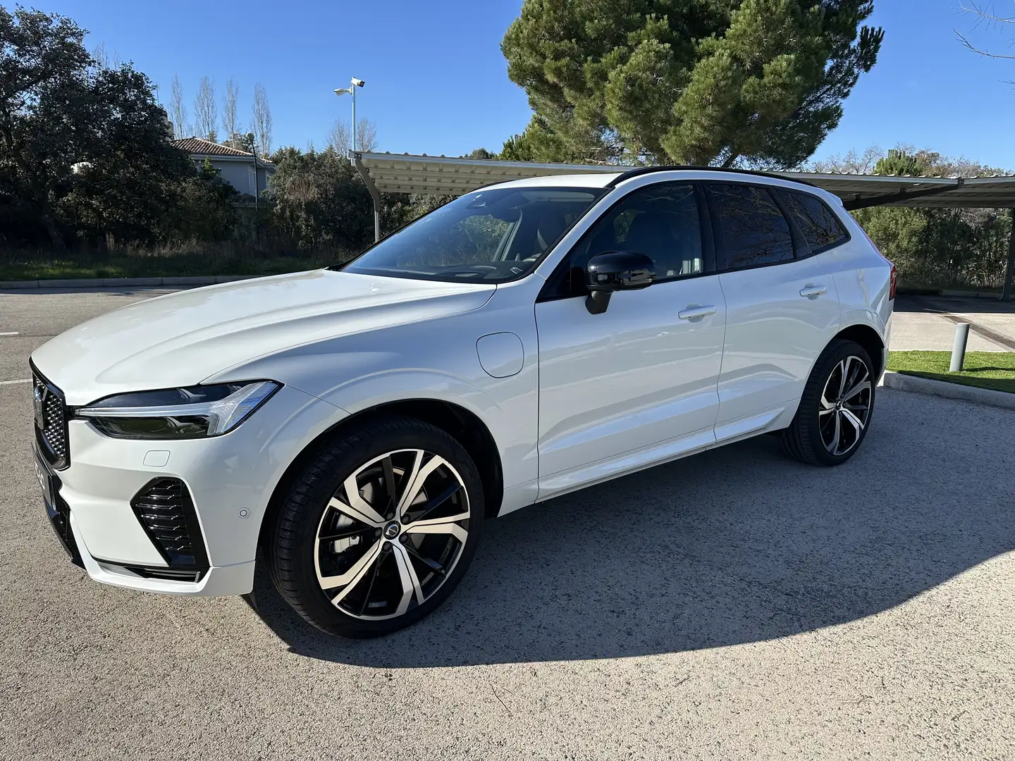 Volvo XC60 T6 Twin Recharge Ultimate Dark Auto - 1