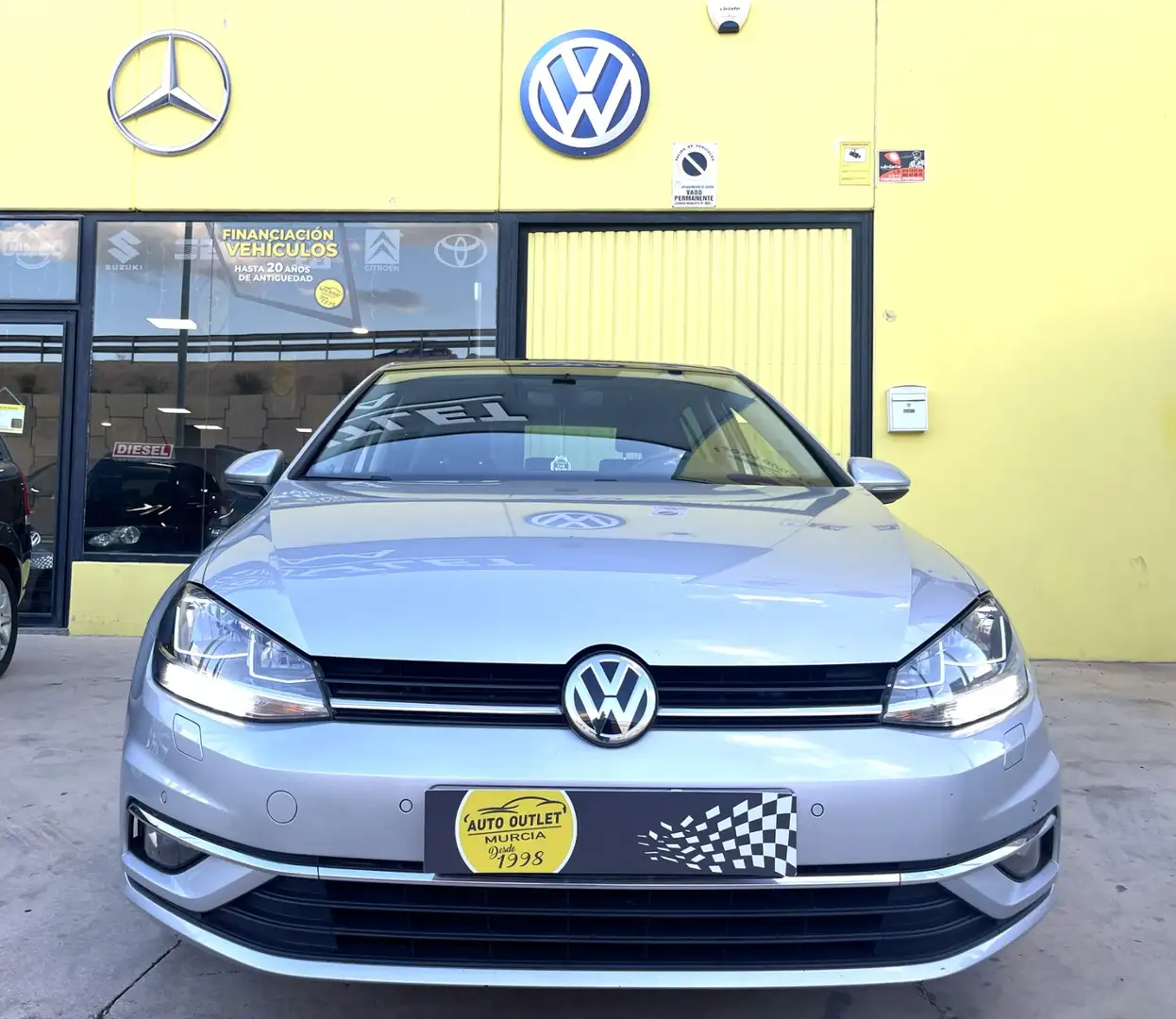 Volkswagen Golf 1.0 TSI Advance 85kW Gris - 2