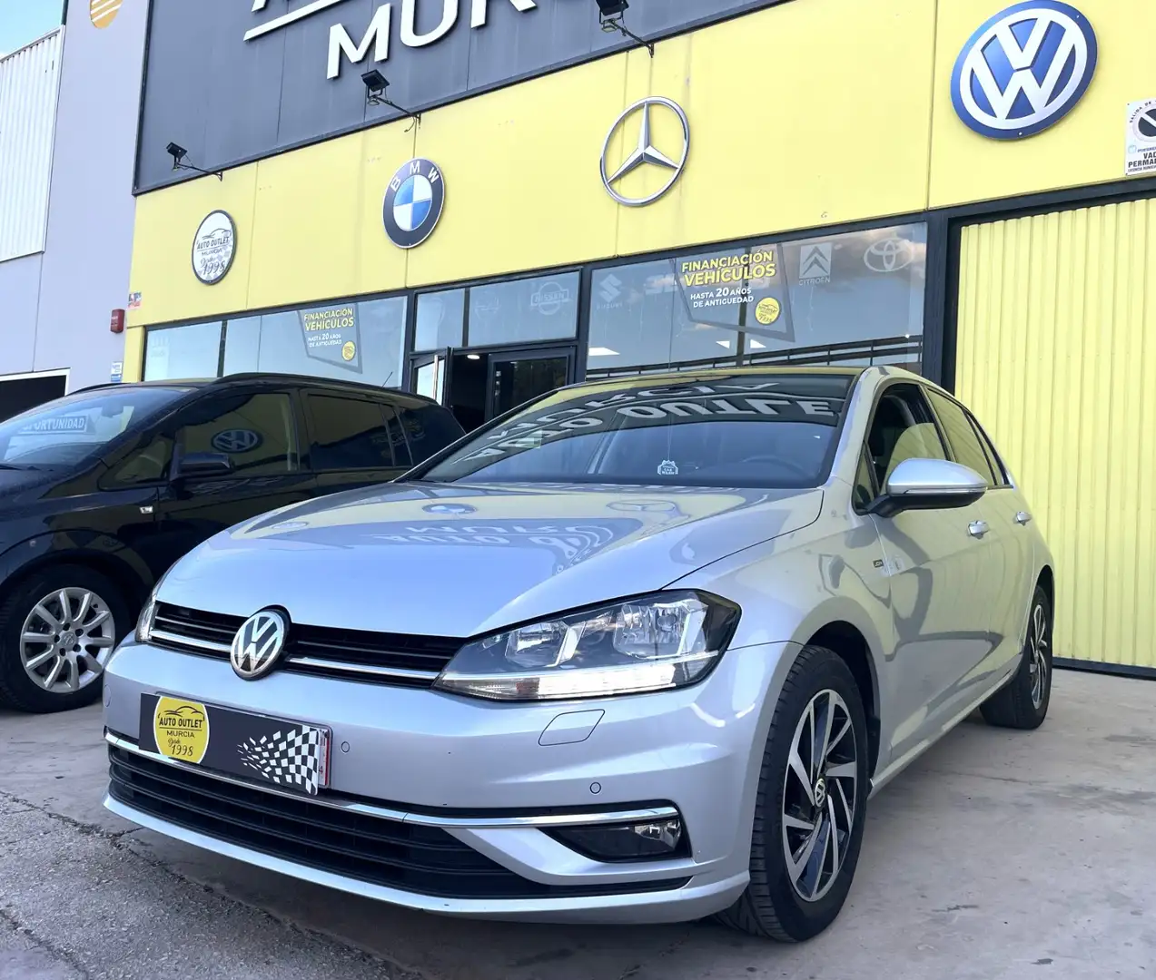 Volkswagen Golf 1.0 TSI Advance 85kW Gris - 1