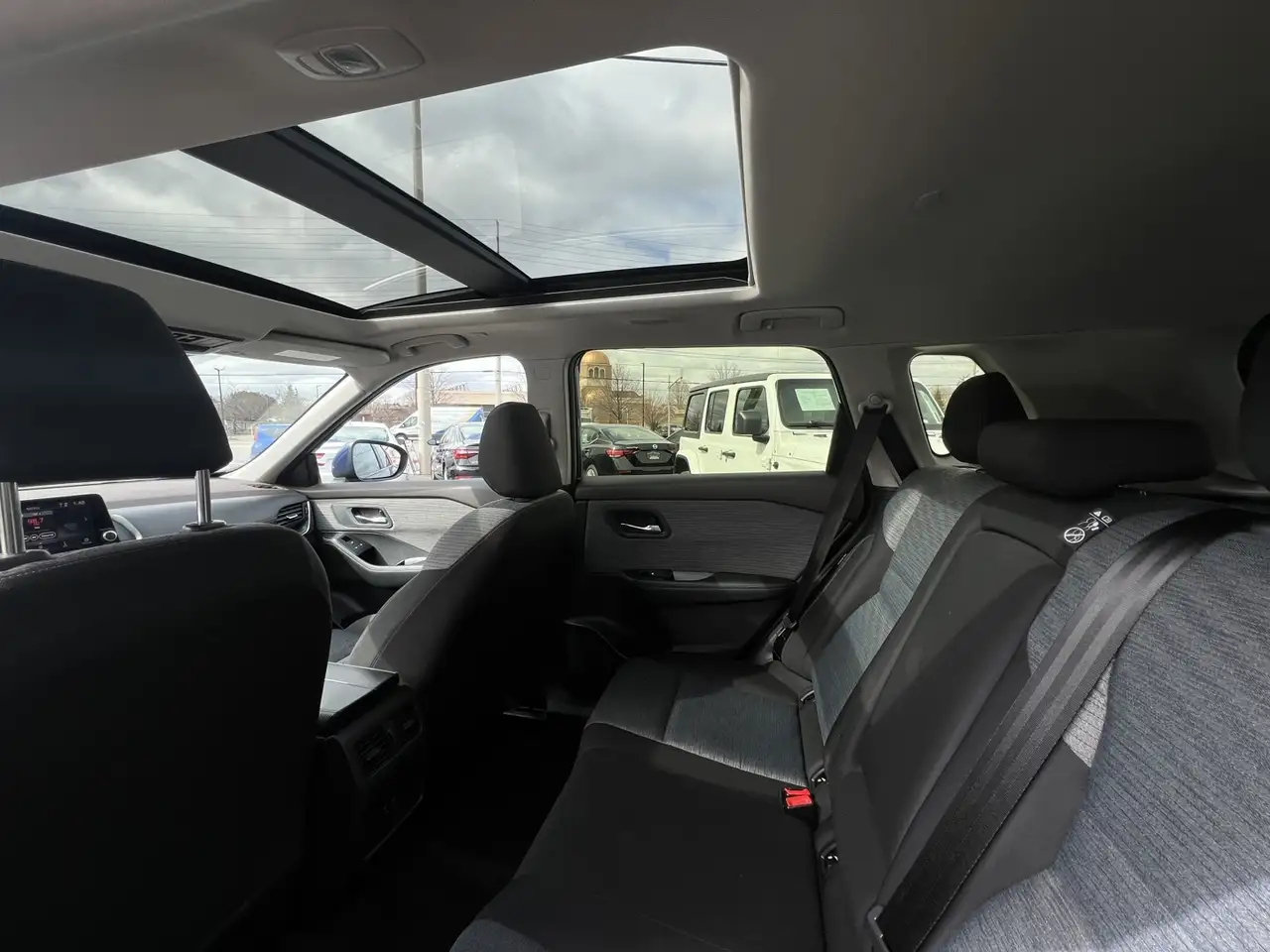 Nissan Rogue снимка Nissan Rogue