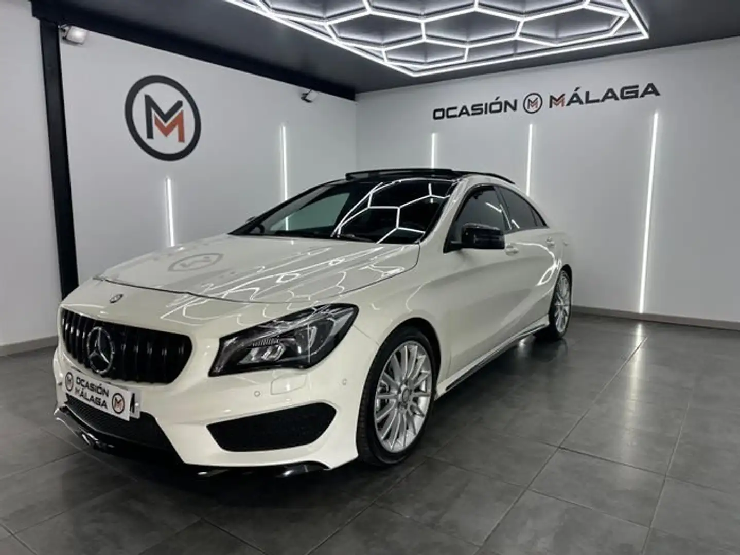 Mercedes-Benz CLA 200 200d AMG Line Wit - 1