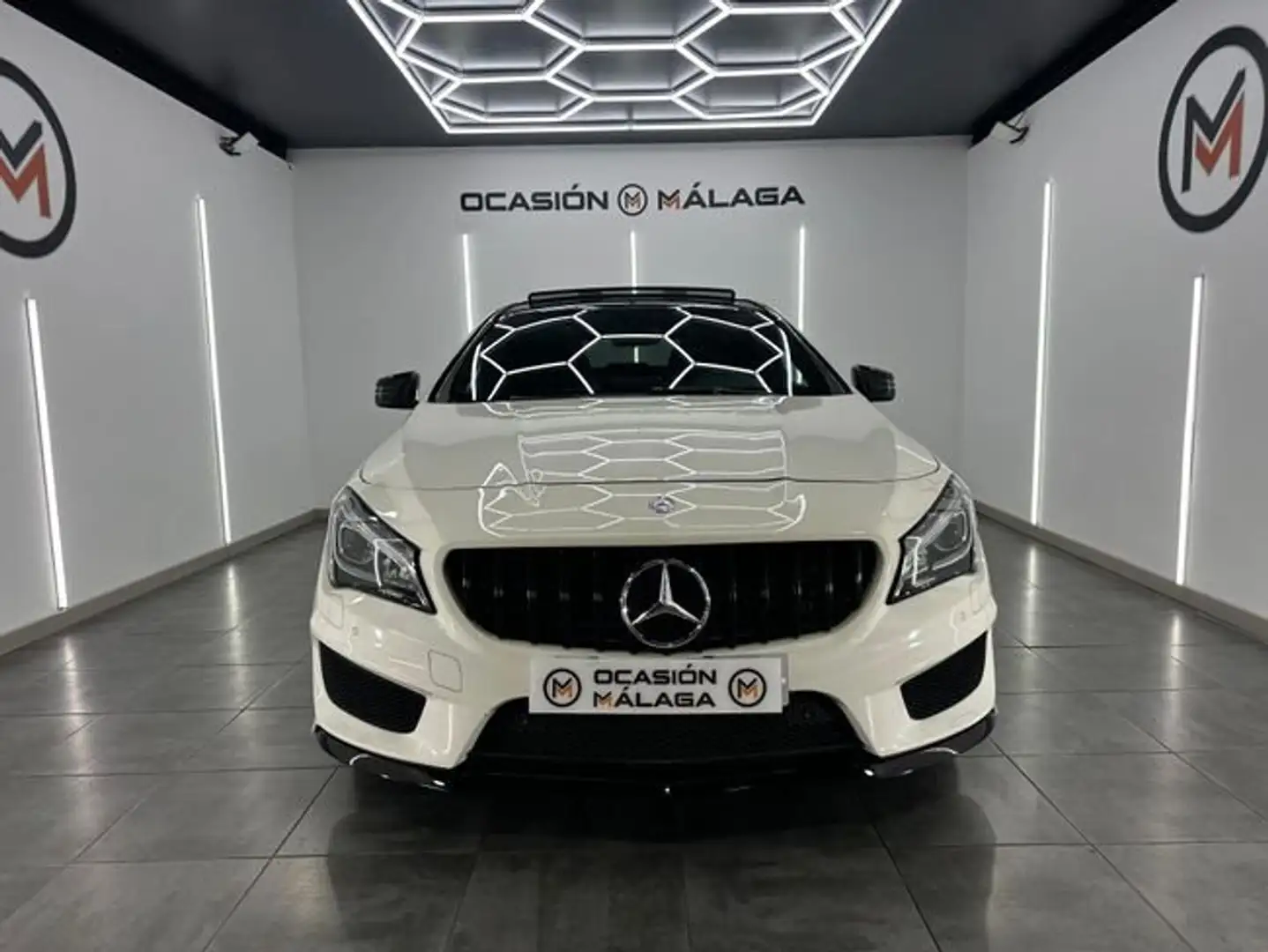 Mercedes-Benz CLA 200 200d AMG Line Wit - 2