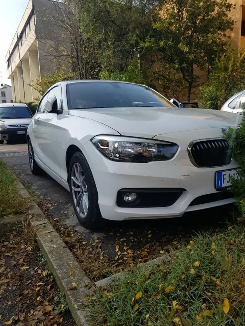 BMW 116 116d 3p Urban auto Bílá - 2