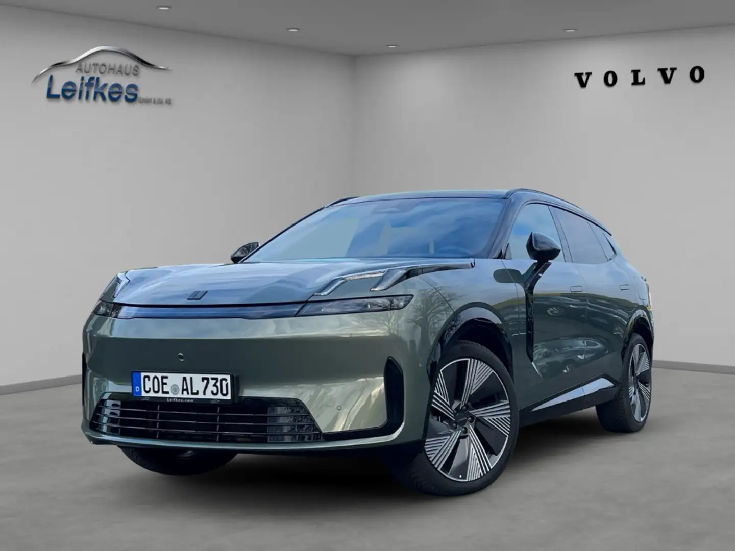 Lynk & Co 08 More StandHZG Panorama Navi Digitales Cockpit Soun Grün - 1