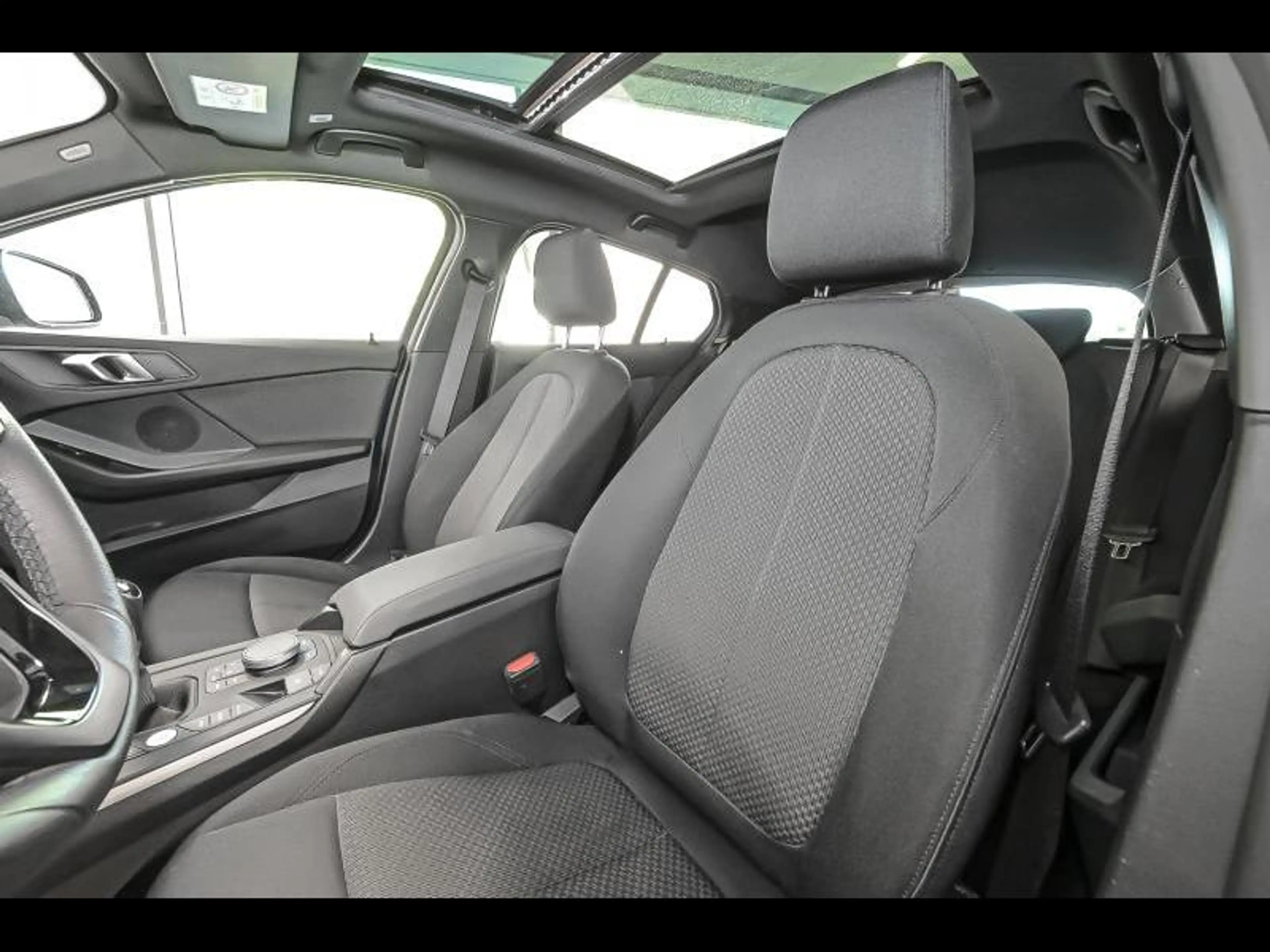 BMW 118 i Hatch — photo 15
