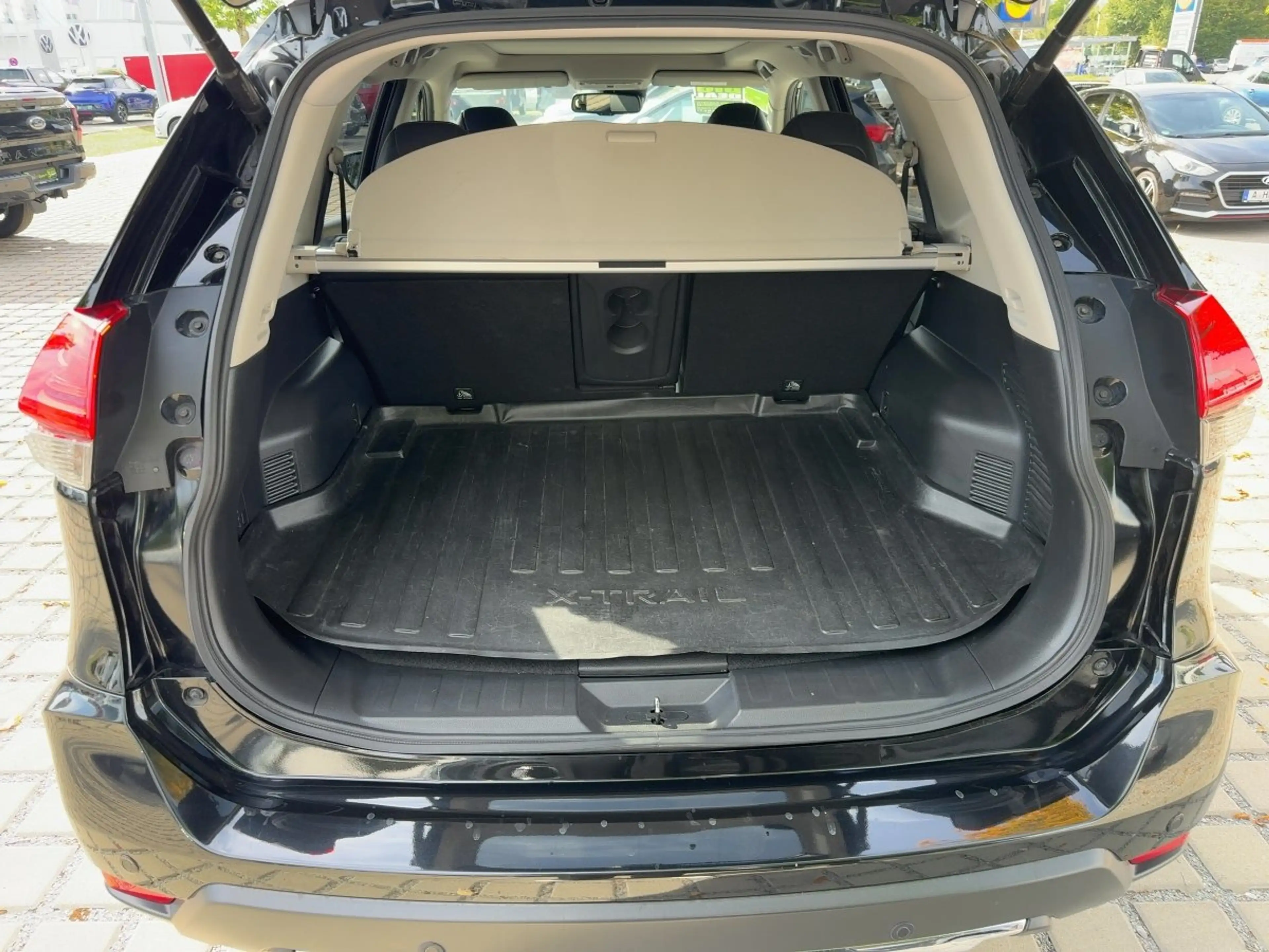 Nissan X-Trail 1.6 DIG-T Tekna Pano+Bose+Navi+19 — photo 8