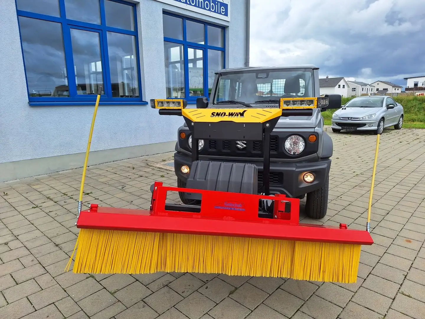 Suzuki Jimny FACILITY Kehrbesen SNO-WAY Besen Hausmeister Grau - 2