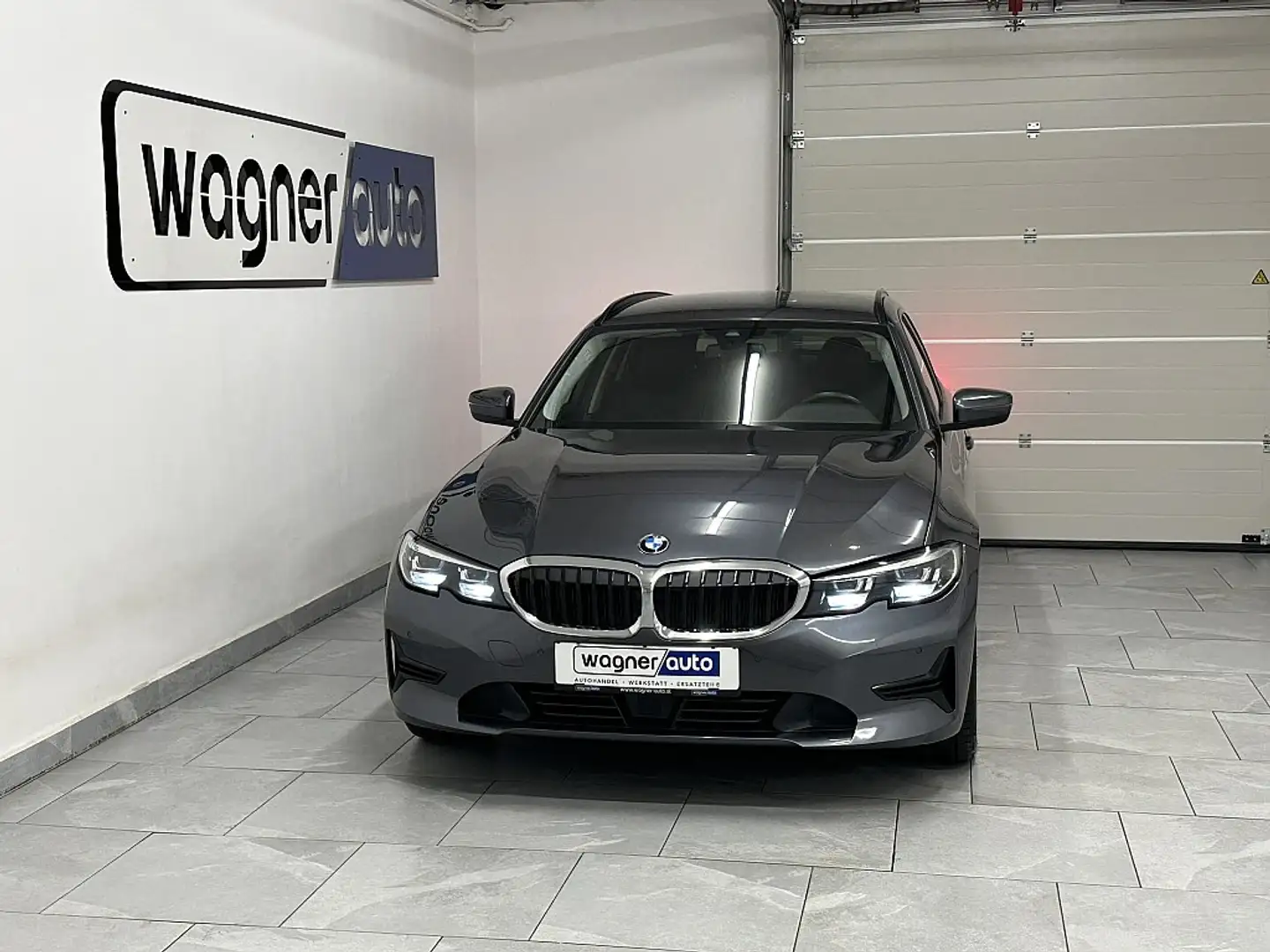 BMW 320 d xDrive Touring 48 V Mild-Hybrid-Technologie A... Grau - 1