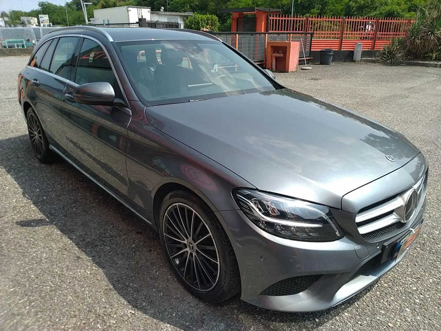 Mercedes-Benz C 200 S.W. Auto EQ-Boost Sport Grigio - 2