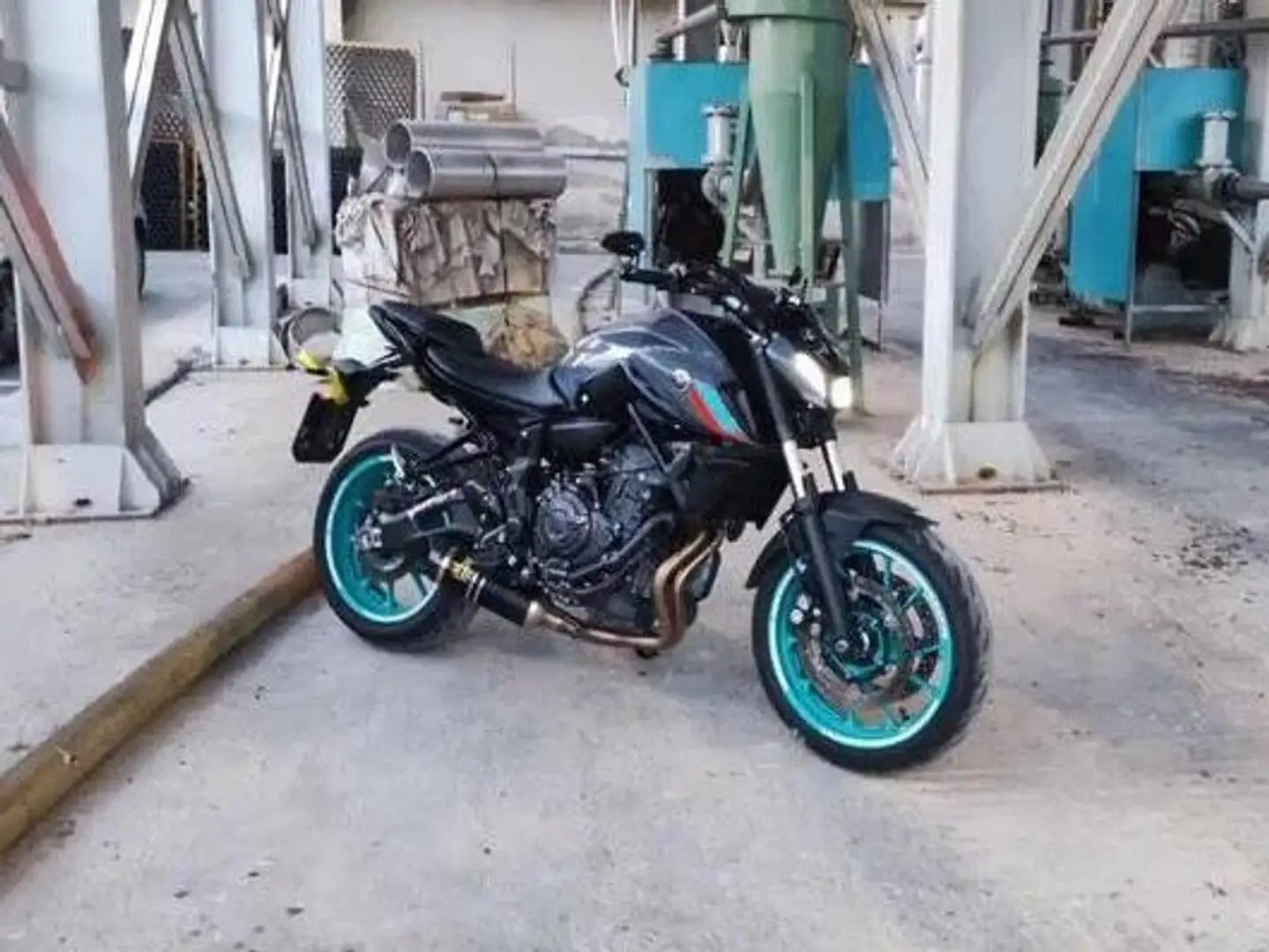 Yamaha MT-07 Gris - 1