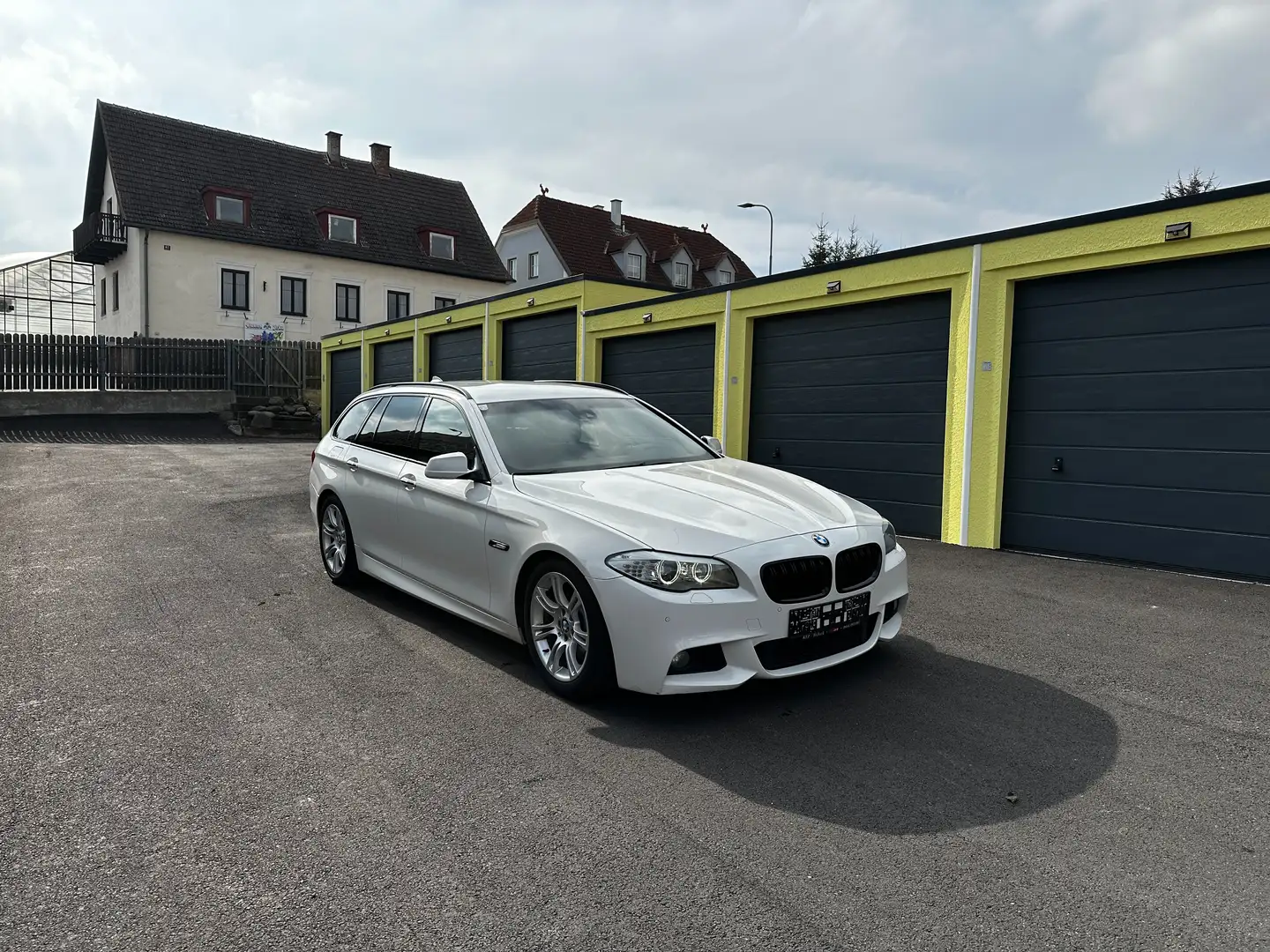 BMW 530 530d+xDrive+Touring+Aut. Weiß - 2