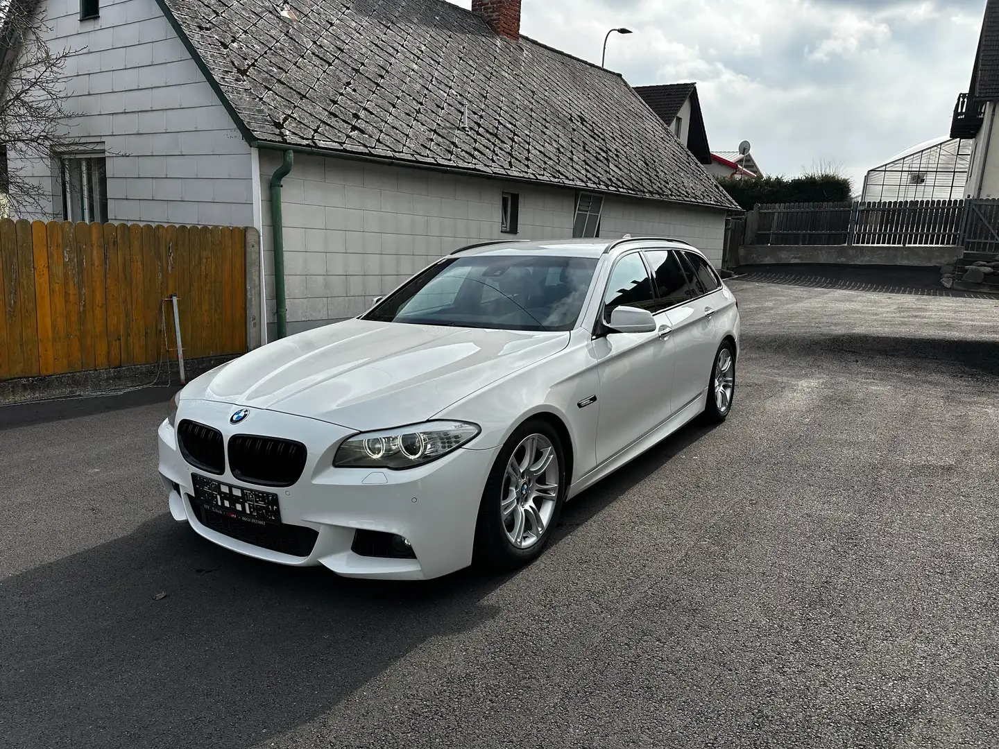 BMW 530 530d+xDrive+Touring+Aut. Weiß - 1