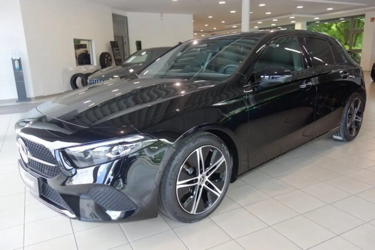 Mercedes-Benz A 220 A 220 4M PROGRESSIVE PANO FAHR PAK BURM 360 MEM 3