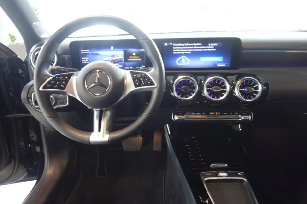 Mercedes-Benz A 220 A 220 4M PROGRESSIVE PANO FAHR PAK BURM 360 MEM 13