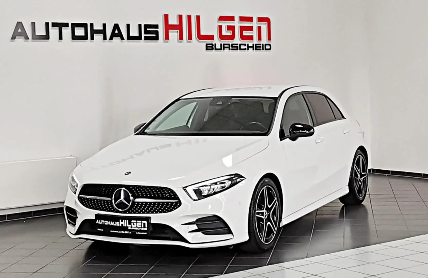 Mercedes-Benz A 180 AMG 7G*R.Kamera*AmbienteBel*Navi*SHZ*LED Bianco - 1
