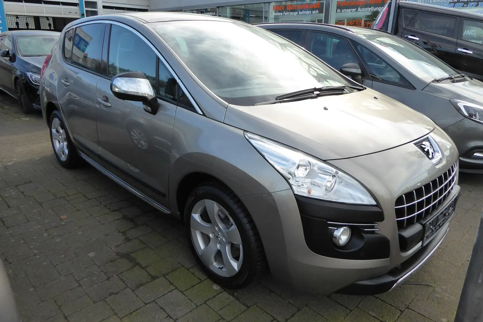 Peugeot 3008 Allure 74.900 KM 1.Hand AHK Navi Pano-Dach Grau - 2