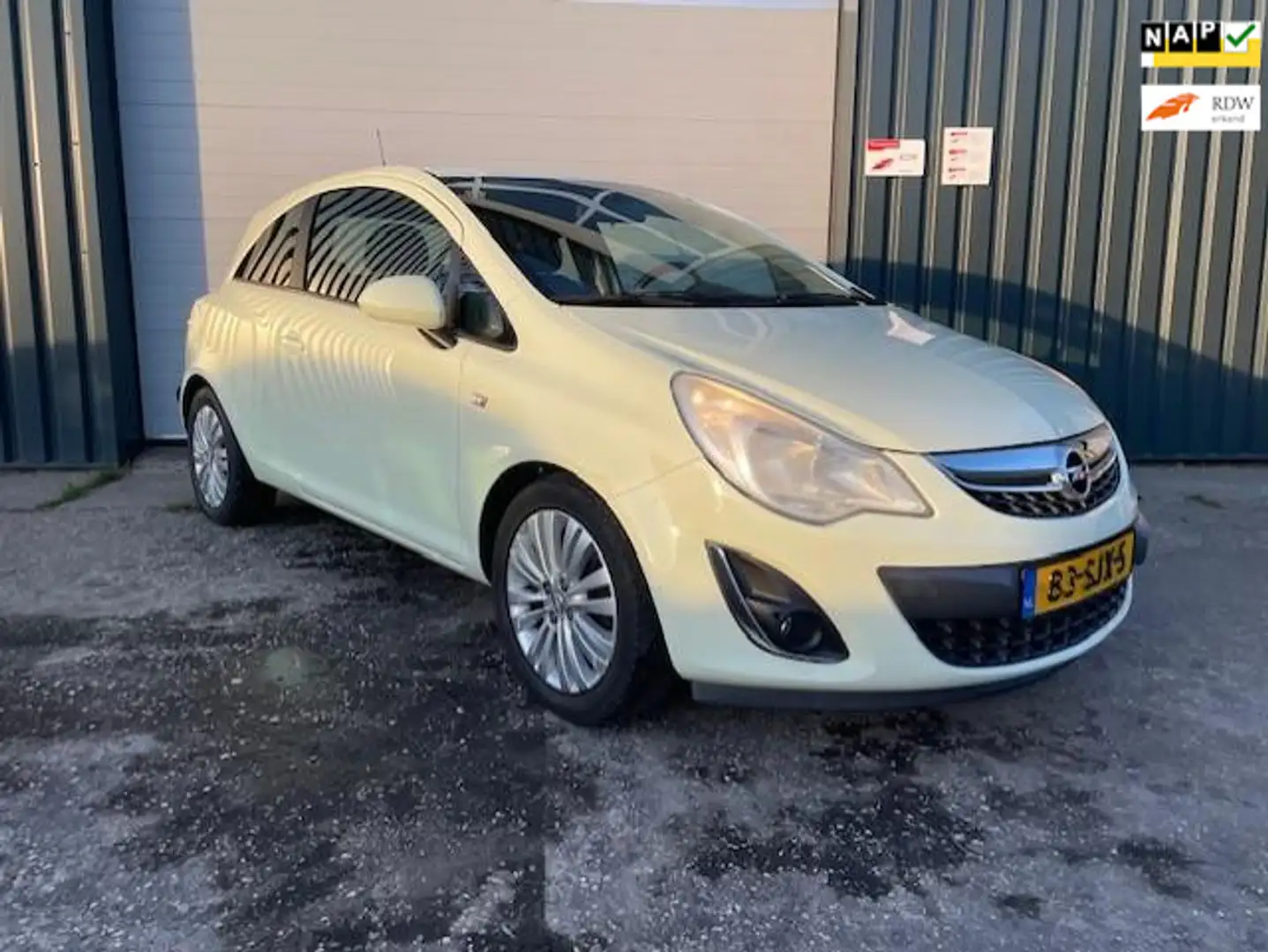 Opel Corsa 1.4-16V Edition Verde - 1