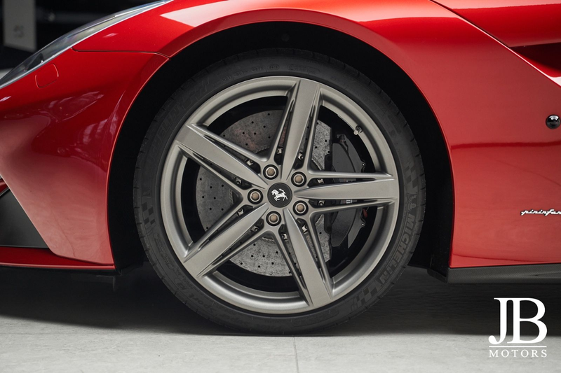 Ferrari F12 Carbon Lift LED Racing Seats Kamera Scuderia — photo 14