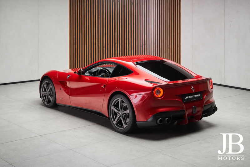 Ferrari F12 Carbon Lift LED Racing Seats Kamera Scuderia — photo 2
