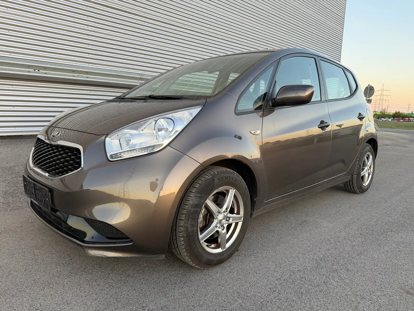 Kia Venga 1,4 CRDi 20 Jahre Edition Titan ID:18 Braun - 2