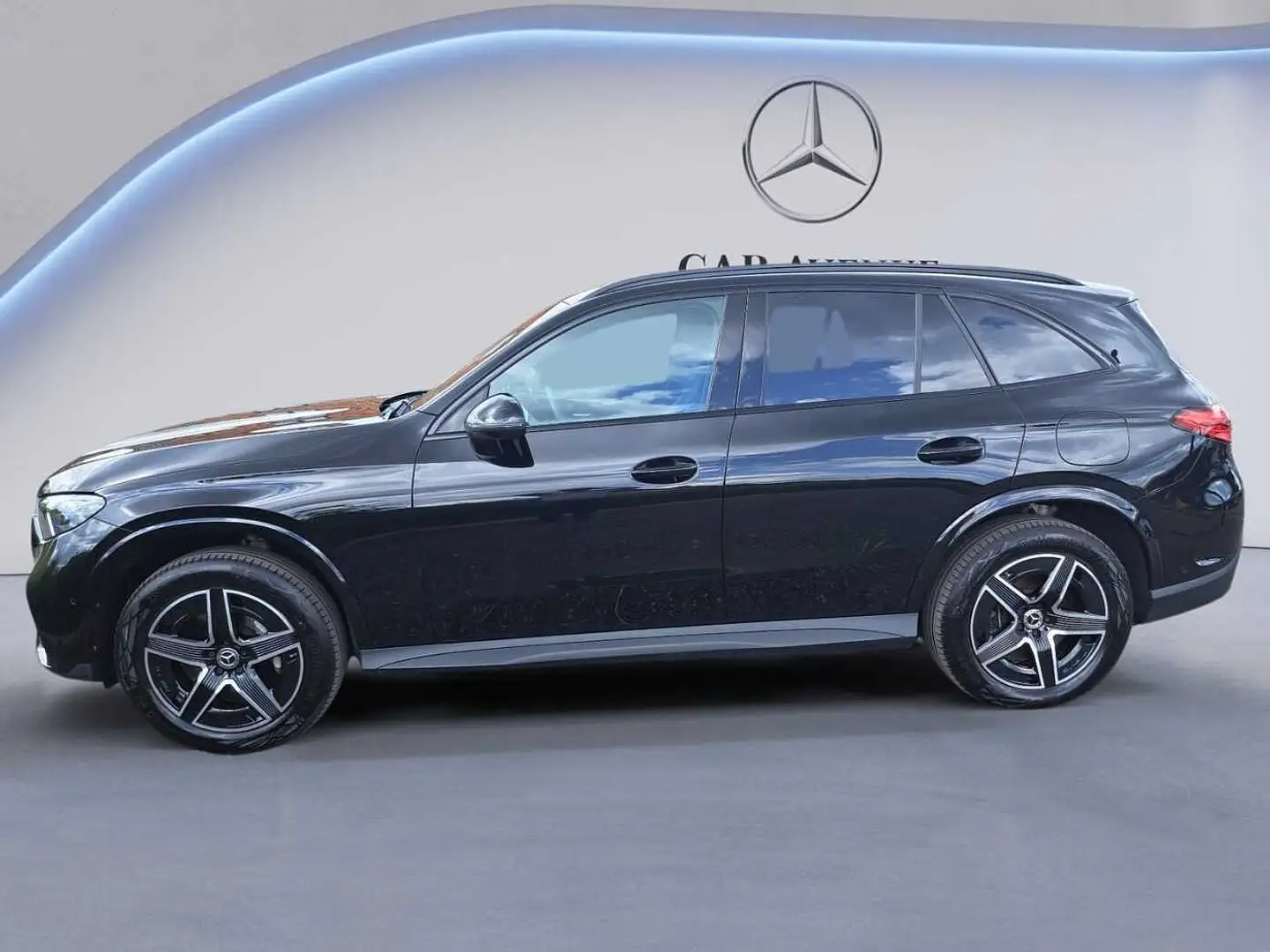 Mercedes-Benz GLC 300 e 4MATIC AMG Line Zwart - 2