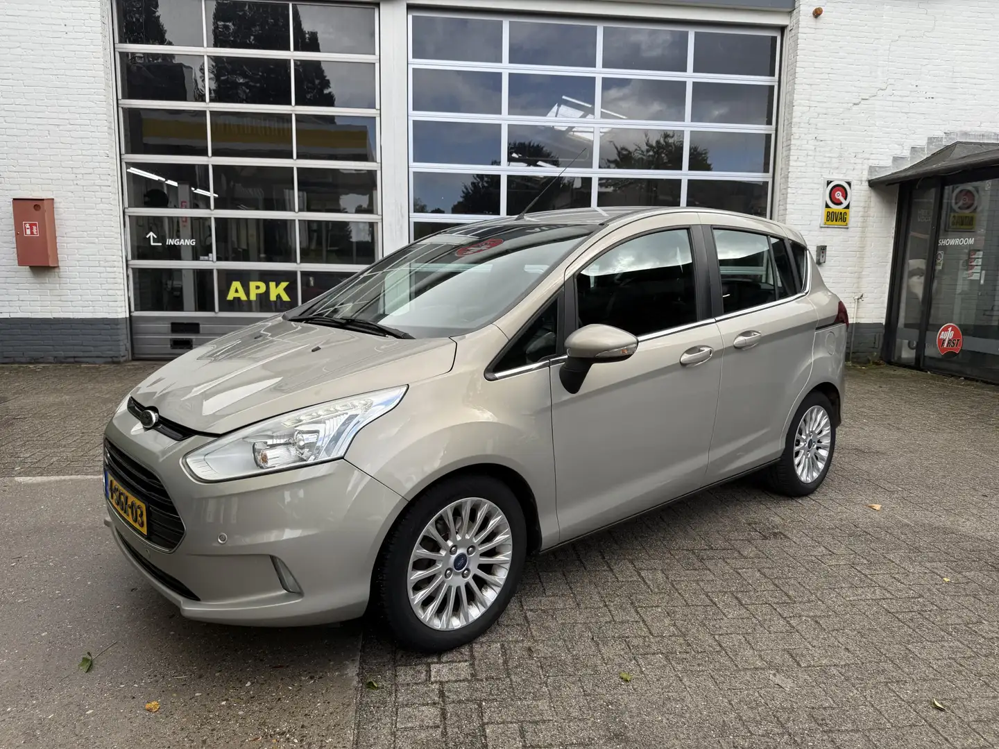 Ford B-Max 1.6 TI-VCT Titanium Automaat Grijs - 2