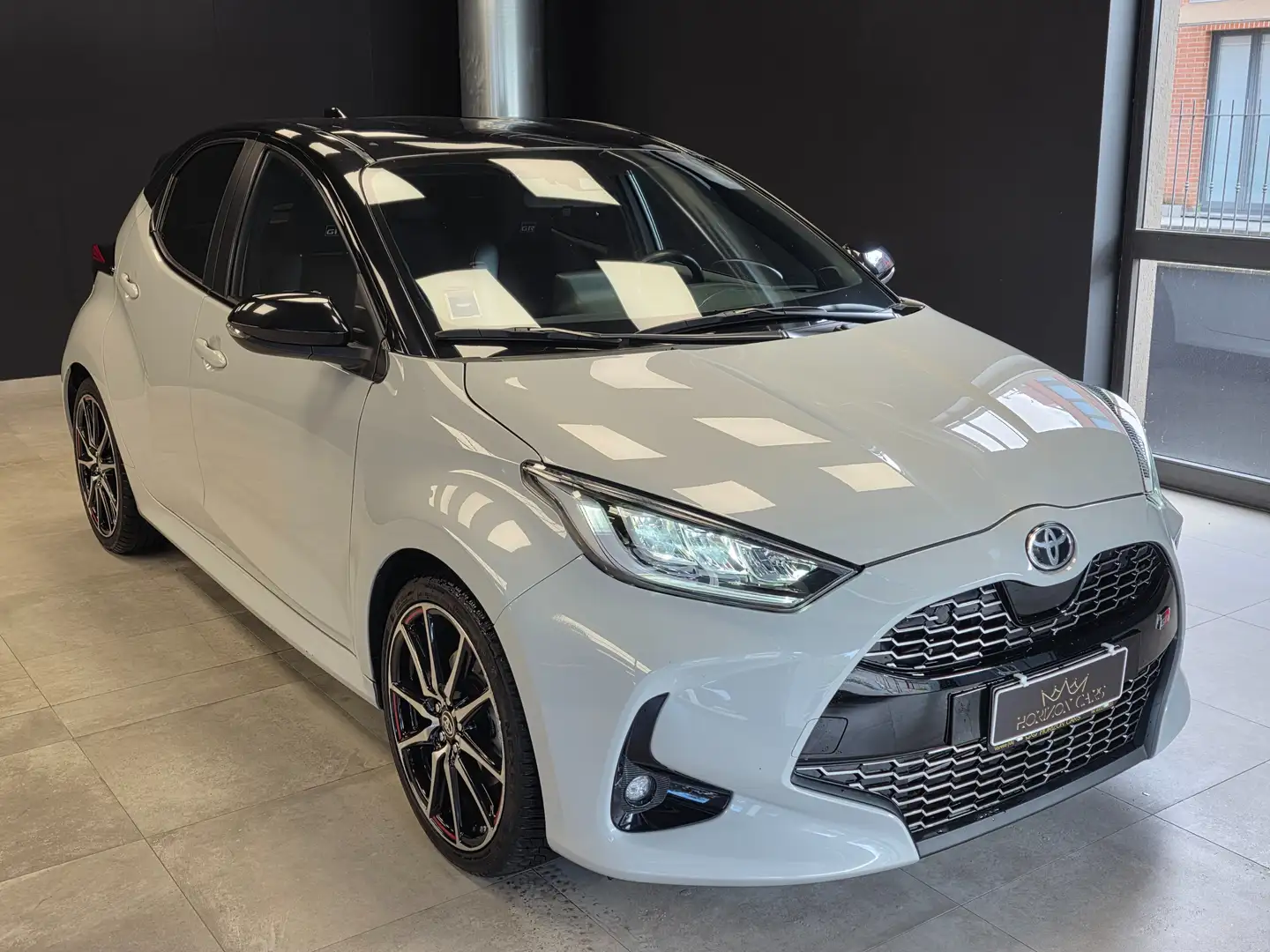 Toyota Yaris Yaris 1.5 hybrid GR Sport Grau - 1